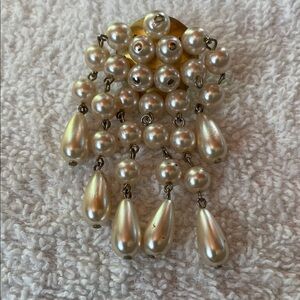 Elegant Pearl Drop vintage brooch